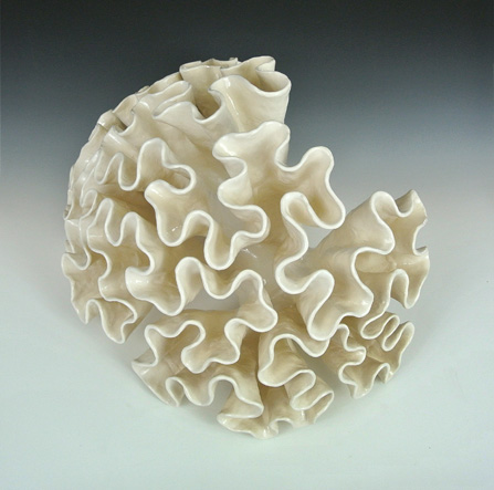 Organic-looking ceramic sculpture based on a crosses fractal, first view.